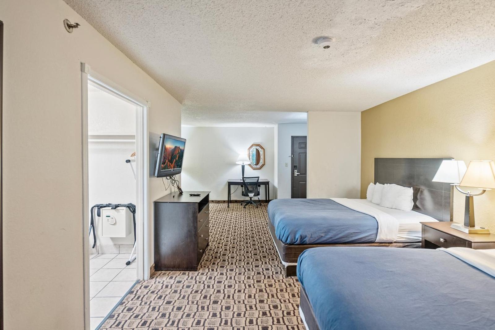 Quality Suites Airport Wichita Main image 1