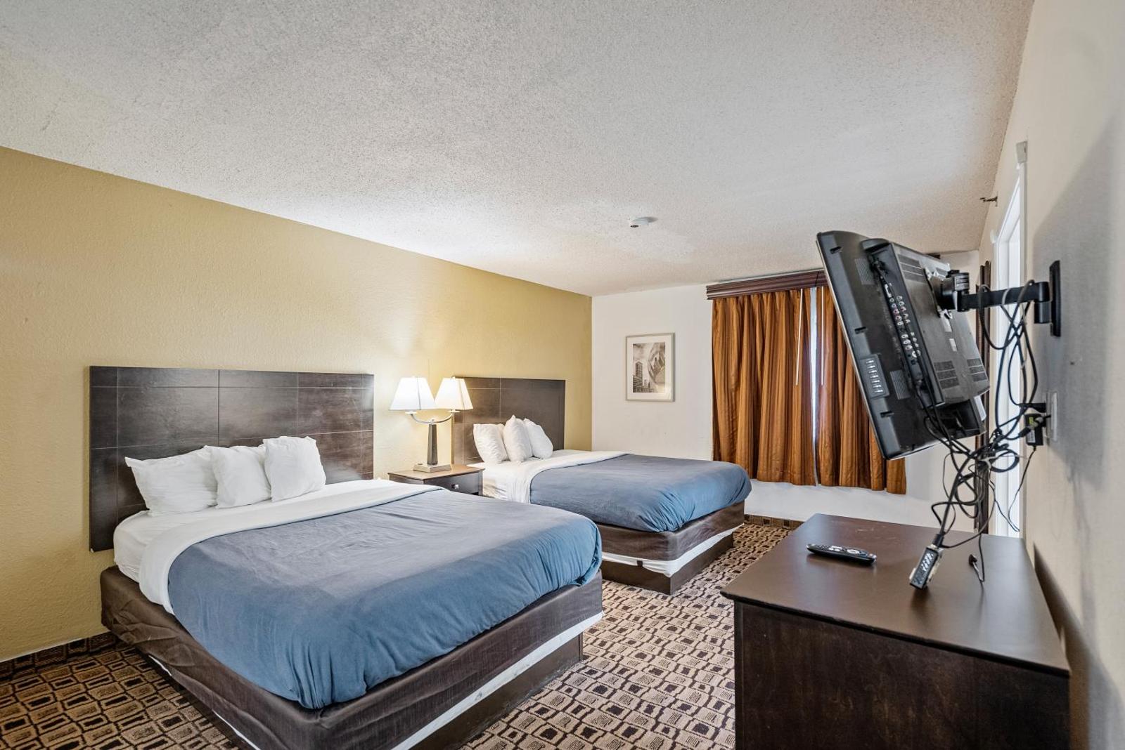Quality Suites Airport Wichita Main image 2